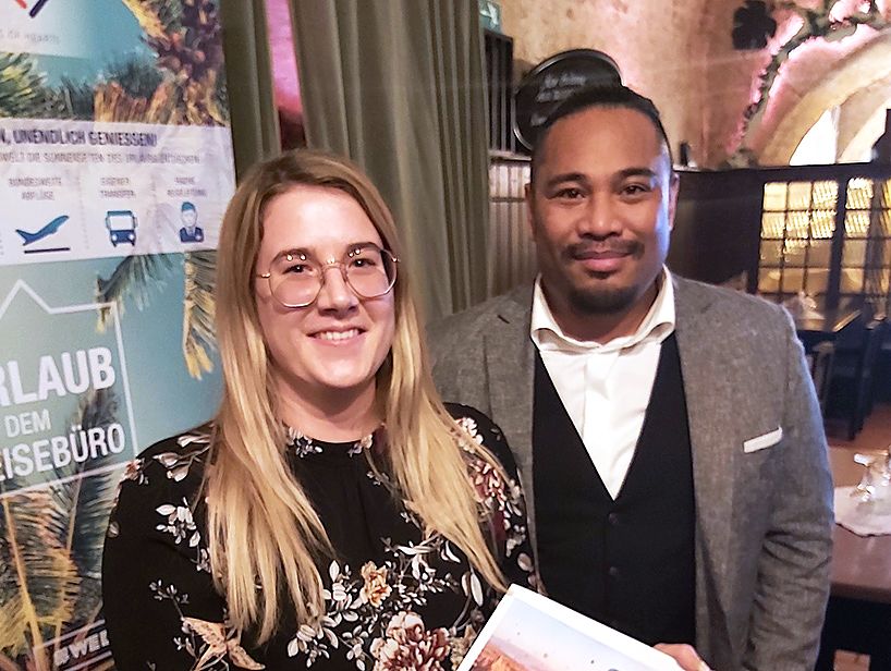 Jasmin Mold als glückliche Reise-Gewinnerin beim ANEX-„Coffee Break“