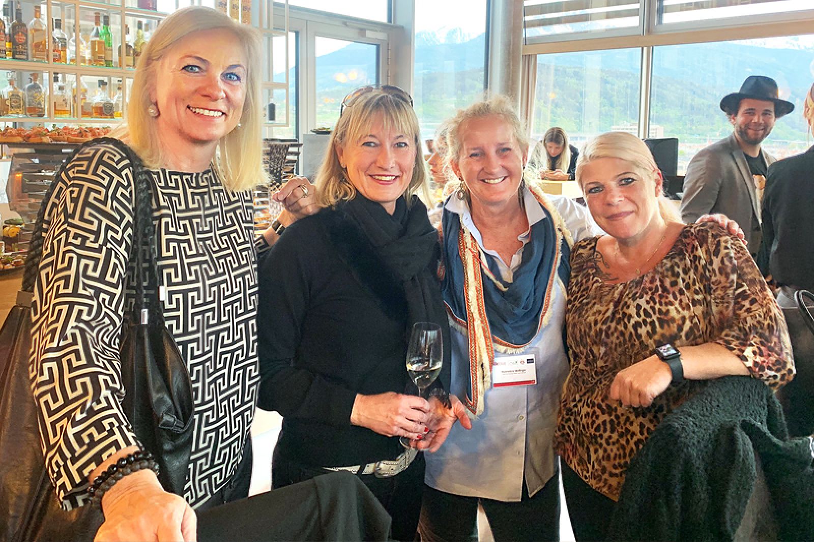 Entspannter After Work Event mit vielen Reise-News