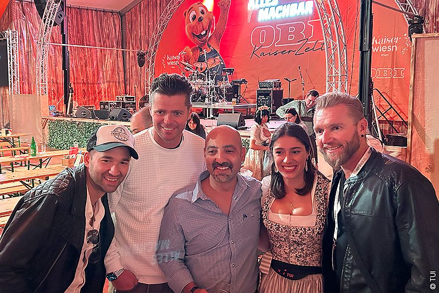 TUI sorgt für gute Stimmung auf der Kaiser Wiesn in Wien
