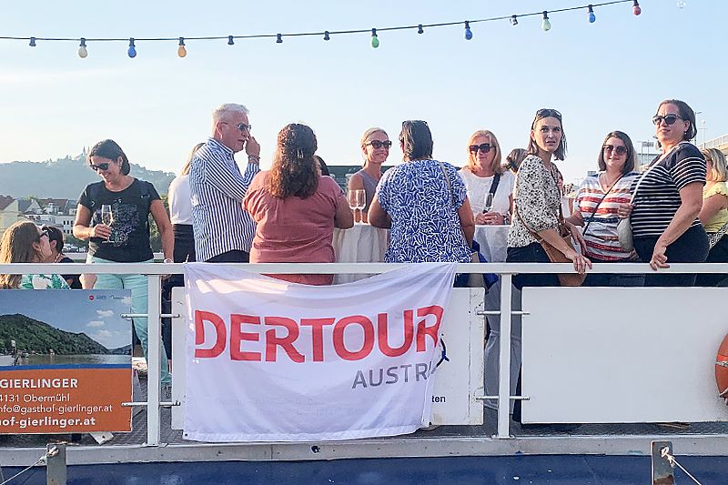 Dreifaches „Schiff Ahoi“ mit DERTOUR Austria